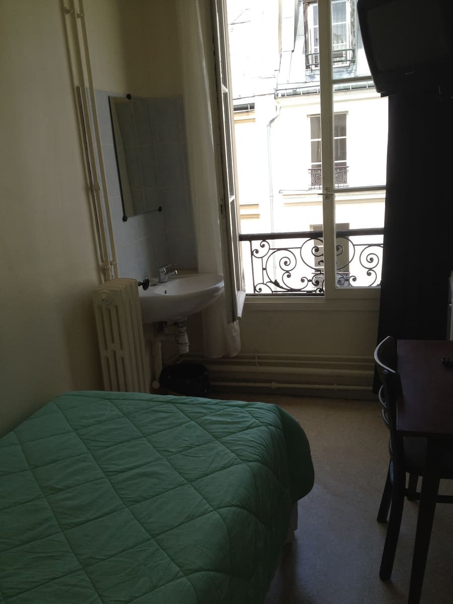 Au Royal Mad Hotel