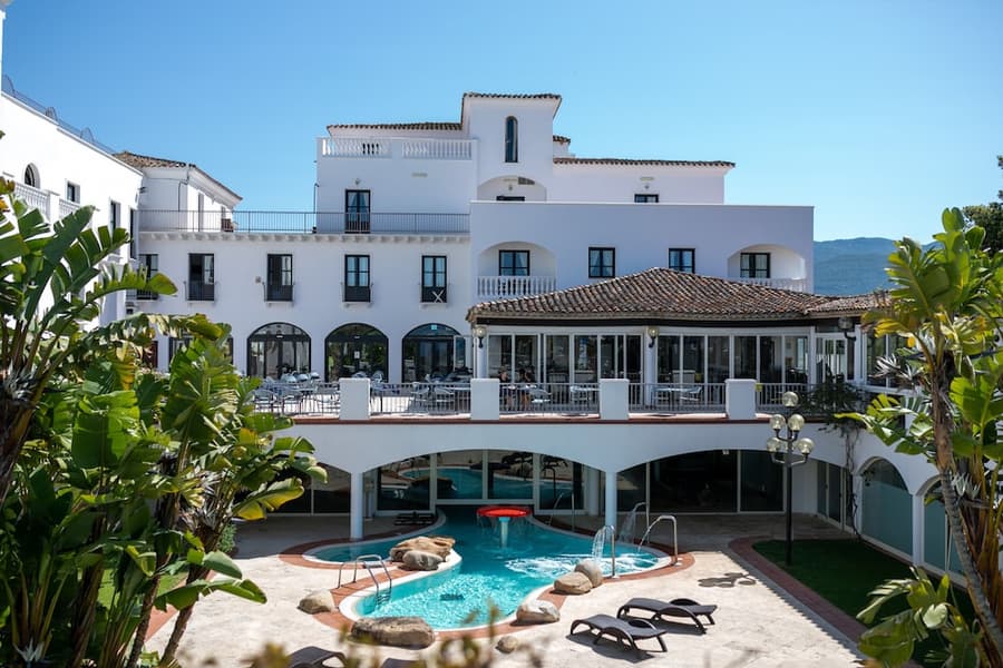 Phi Hotel Sighientu