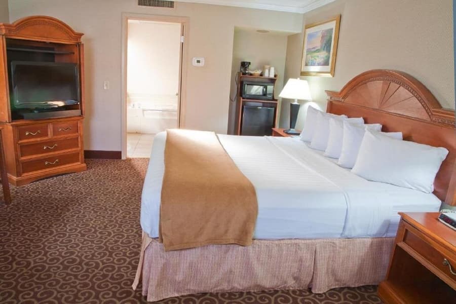Red Arrow Inn & Suites, a Travelodge by Wyndham