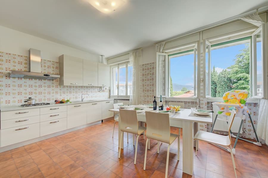 Margherita Near Lake - Family Friendly