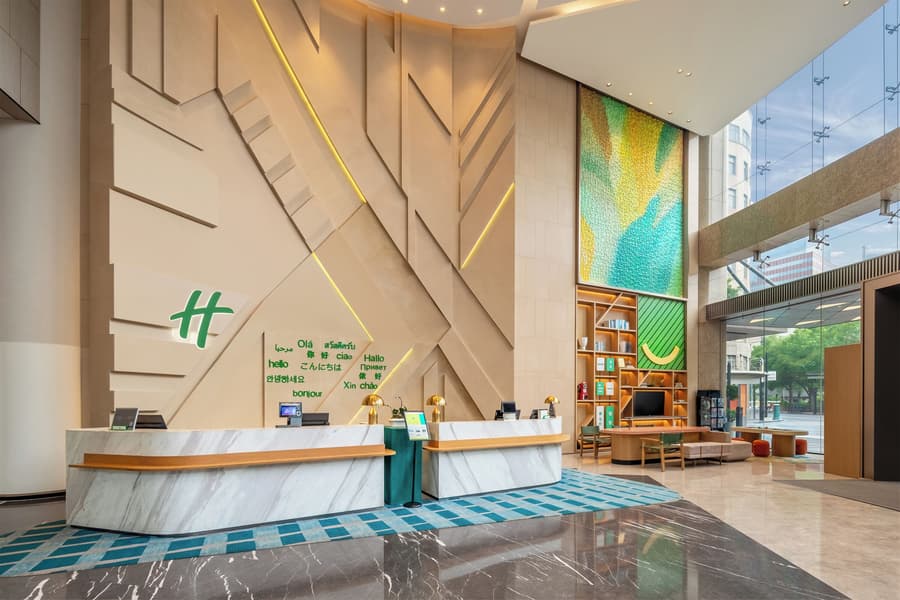 Holiday Inn Shanghai Nanjing Road by IHG