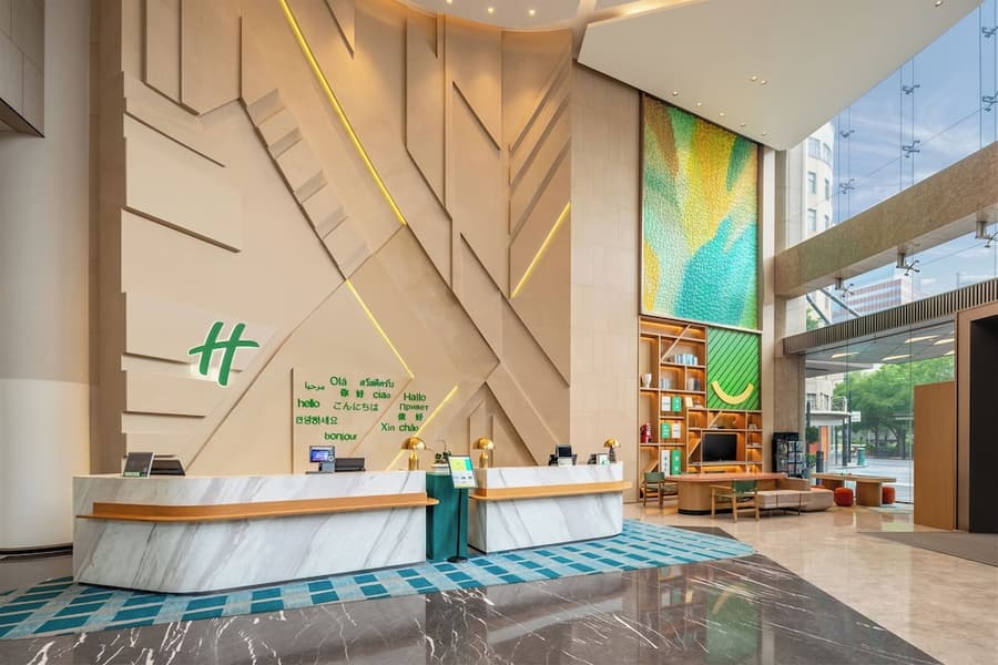 Holiday Inn Shanghai Nanjing Road by IHG
