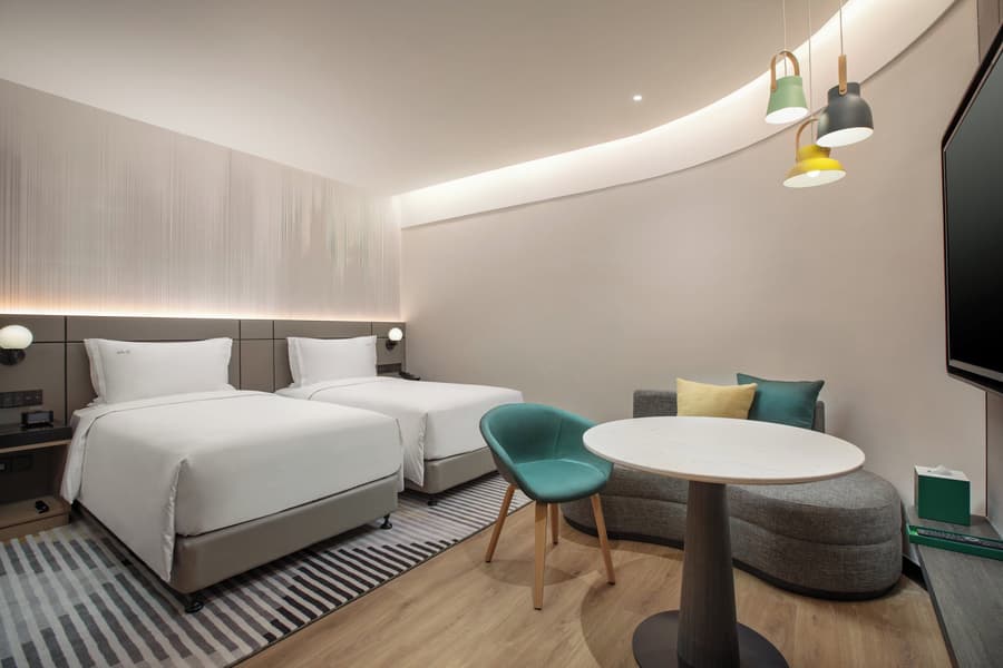 Holiday Inn Shanghai Nanjing Road by IHG