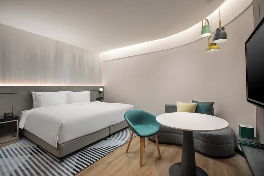 Holiday Inn Shanghai Nanjing Road by IHG