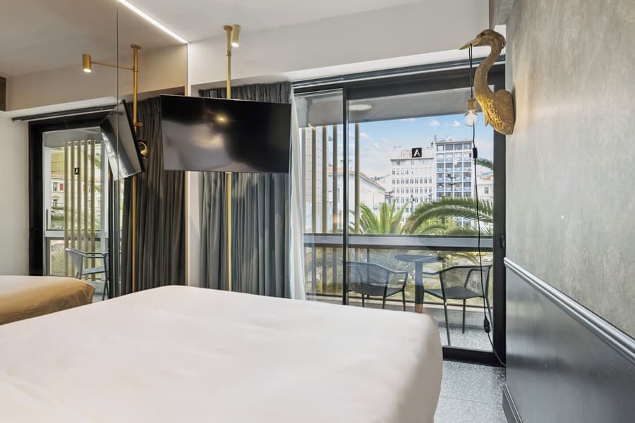 Skylark, Aluma Hotel & Resort