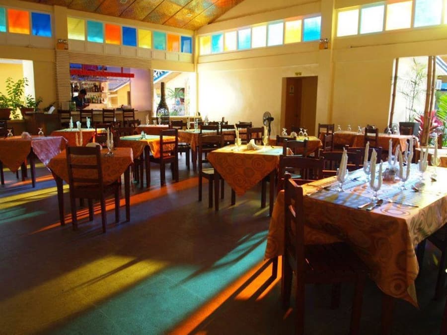 Blue Lagoon Inn & Suites