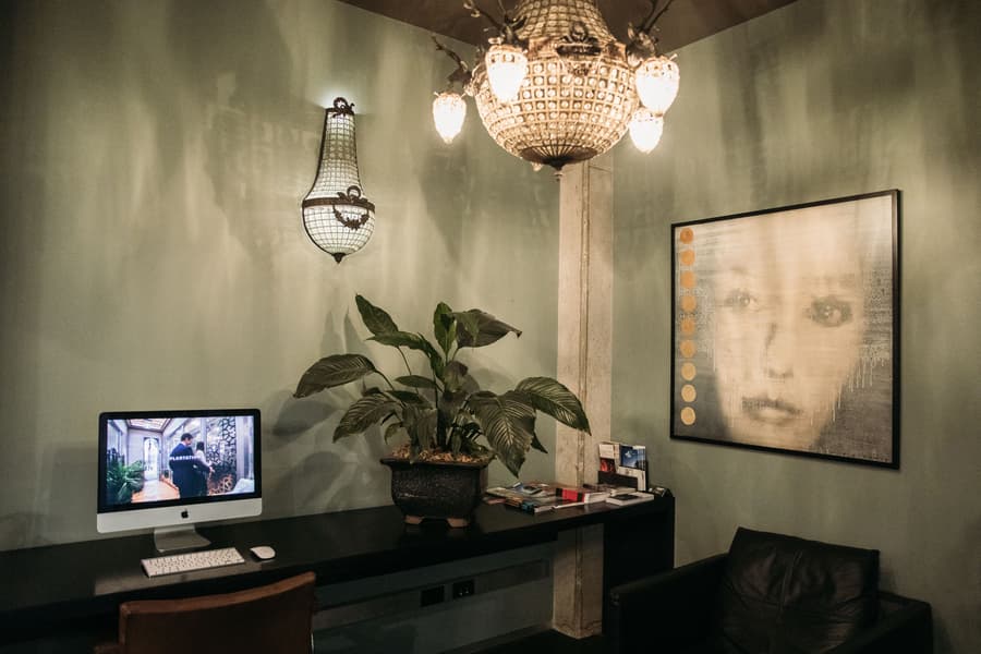 King and Queen Hotel Suites