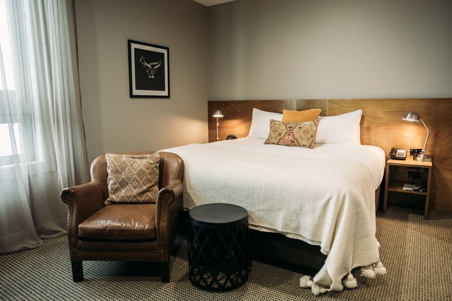 King and Queen Hotel Suites