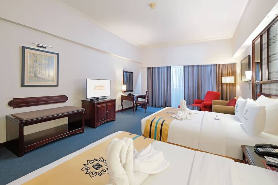 Sunlake Waterfront Resort and Convention