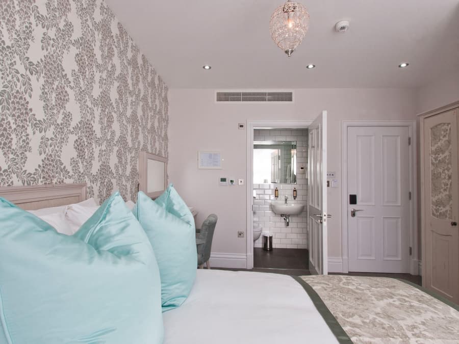 W12 Rooms
