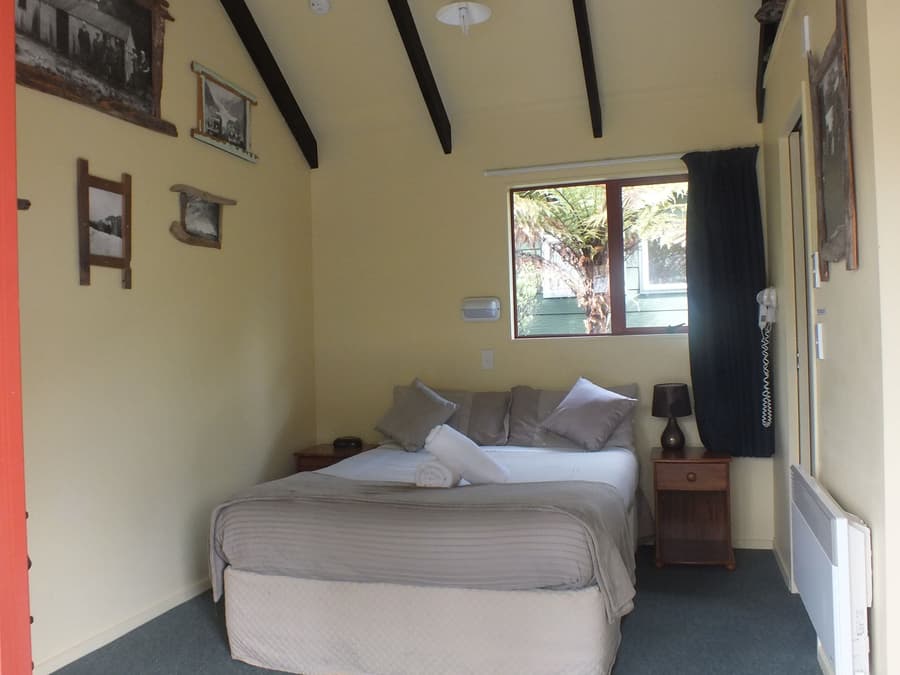 Glow Worm Accommodation - Hostel