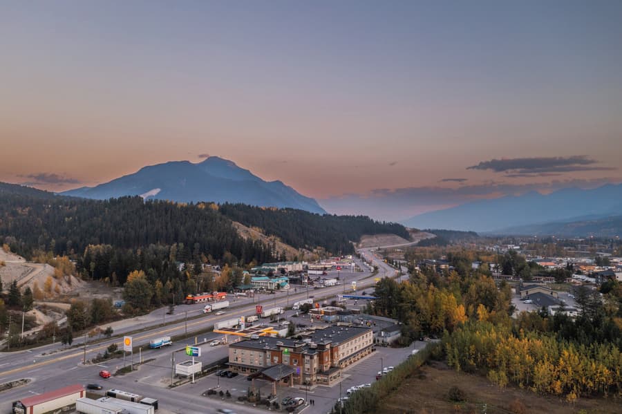 Holiday Inn Express Golden-Kicking Horse by IHG