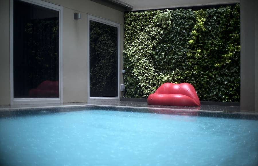 V Hotel Bencoolen