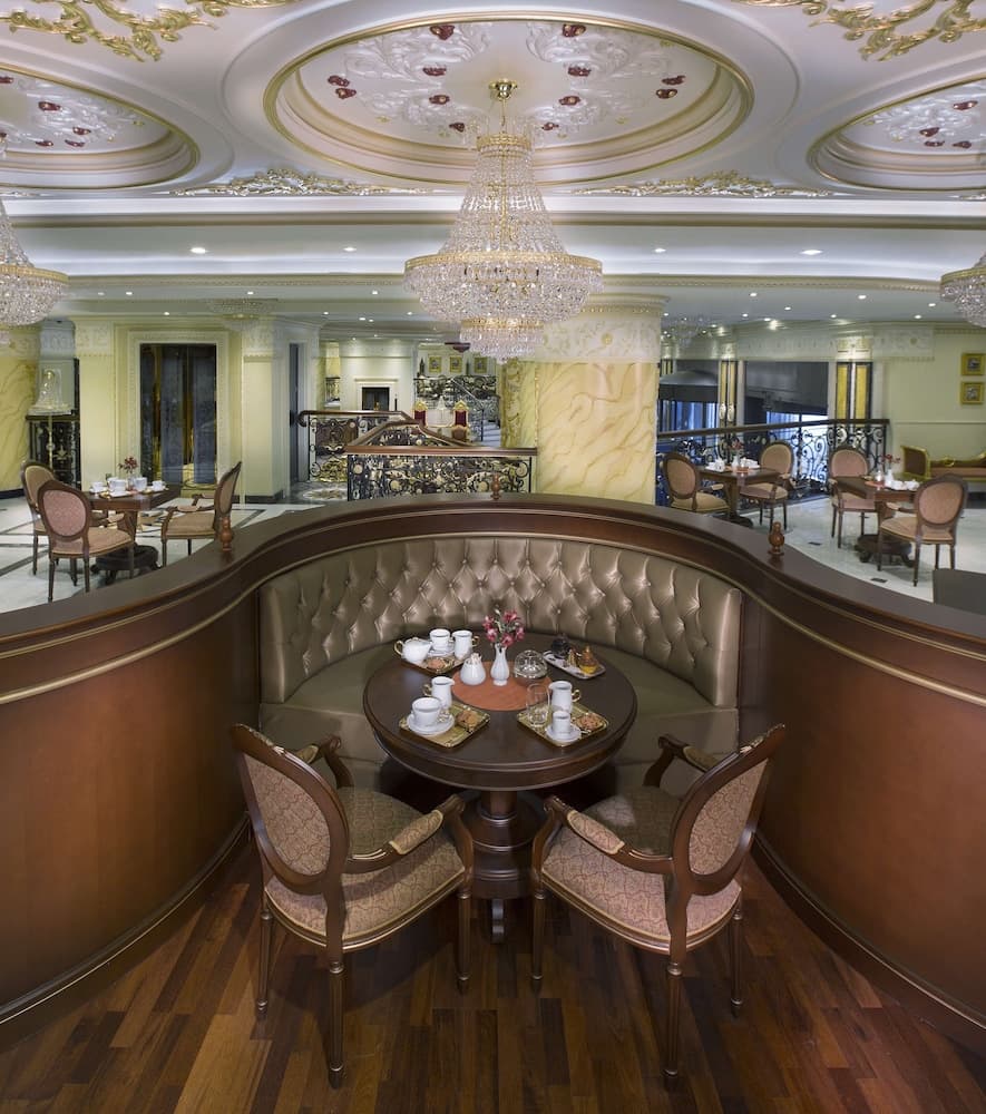 Royal Rose Hotel Abu Dhabi, Curio Collection by Hilton
