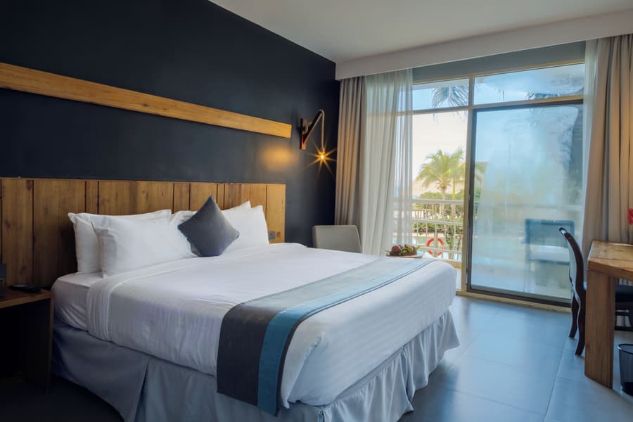 Giraffe Beach Hotel