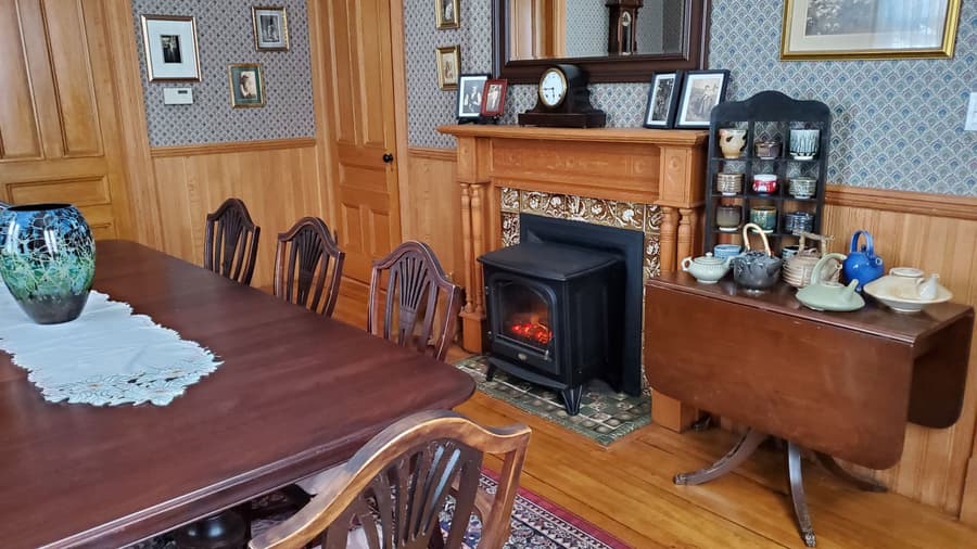 The Lark & Loon Inn
