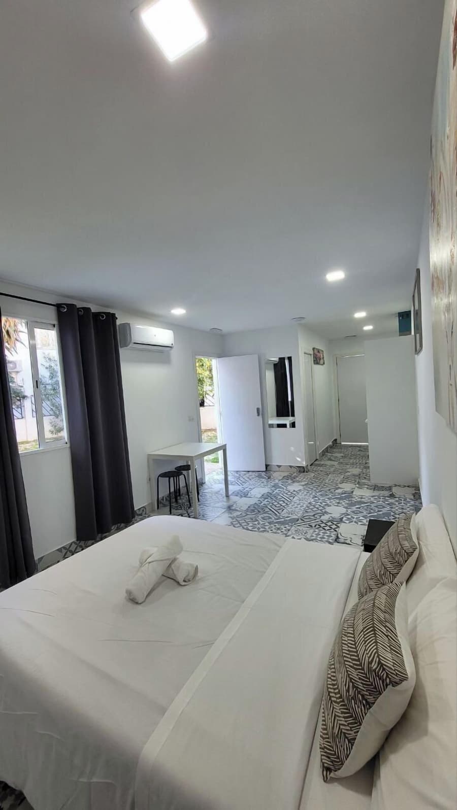 AYZ Silvela - Auto check-in property