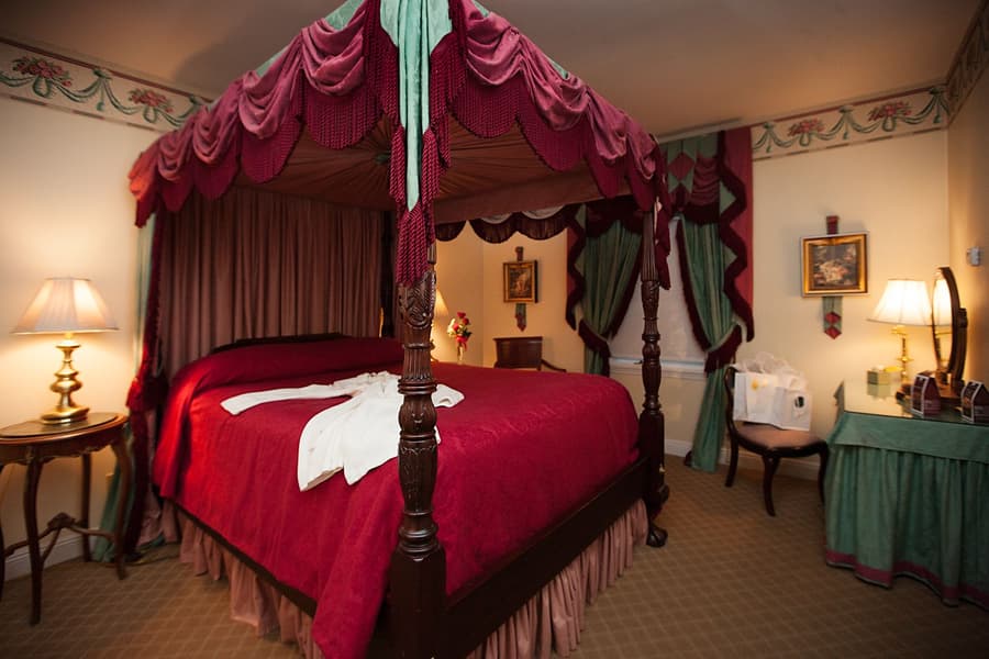Monmouth Historic Inns and Gardens