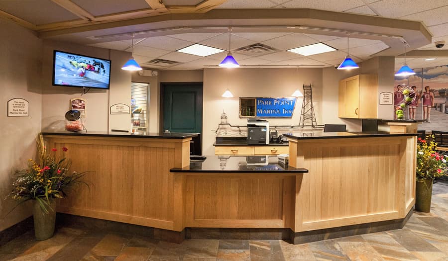 Park Point Marina Inn