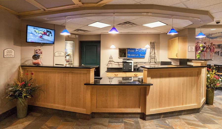 Park Point Marina Inn