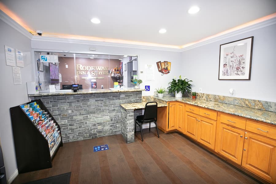 Rodeway Inn & Suites Bellflower
