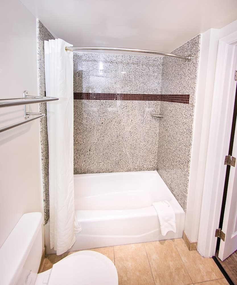 Rodeway Inn & Suites Bellflower
