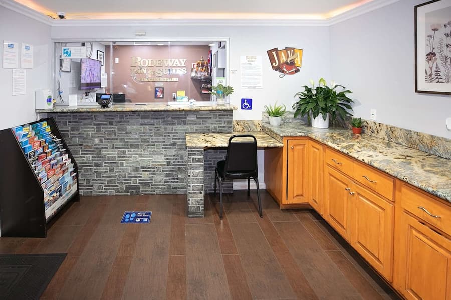 Rodeway Inn & Suites Bellflower