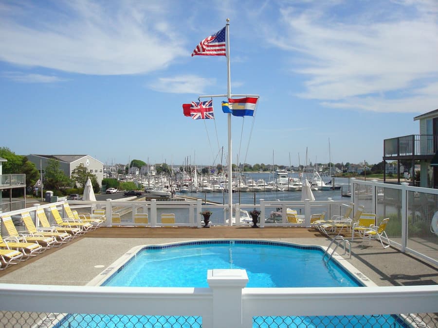 Anchor In Distinctive Waterfront Lodging