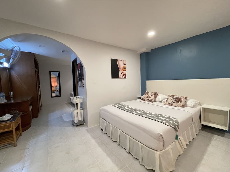 Summer Breeze Hotel