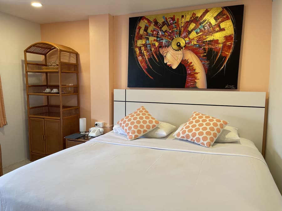 Summer Breeze Hotel