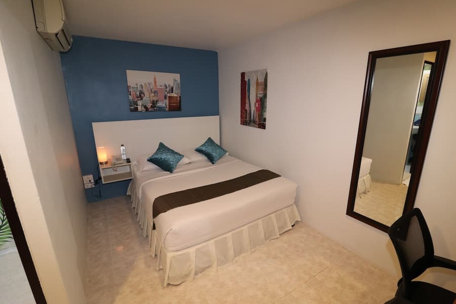 Summer Breeze Hotel