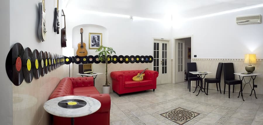 Red And Blues Music Hotel Genova