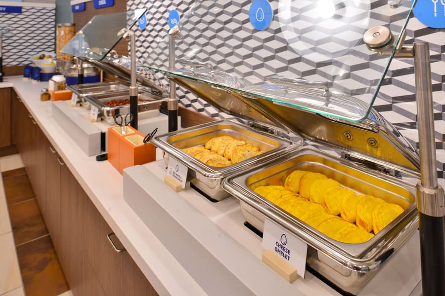 Holiday Inn Express & Suites Toronto Airport South by IHG