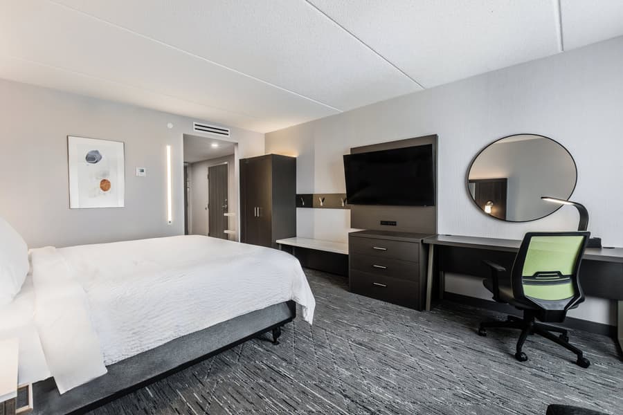 Holiday Inn Express & Suites Toronto Airport South by IHG