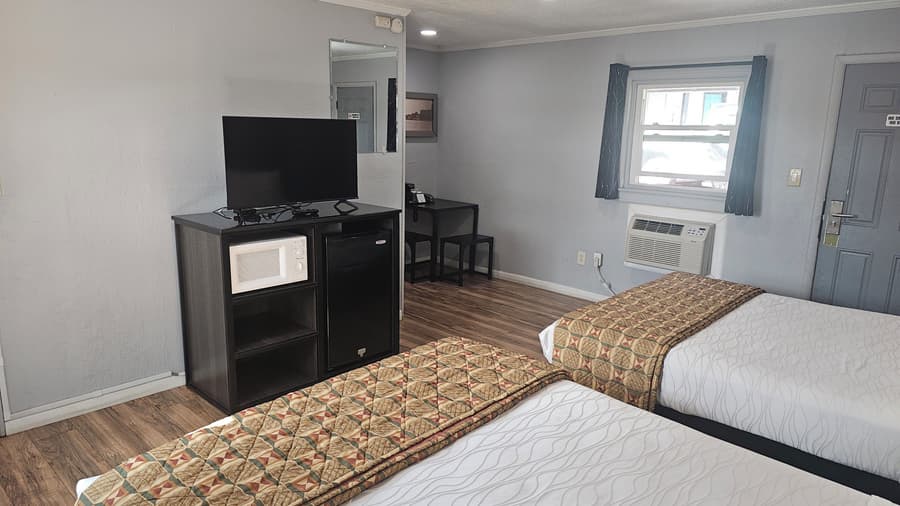 Travelers Inn