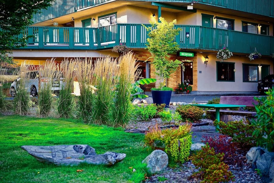 Robin Hood Inn & Suites