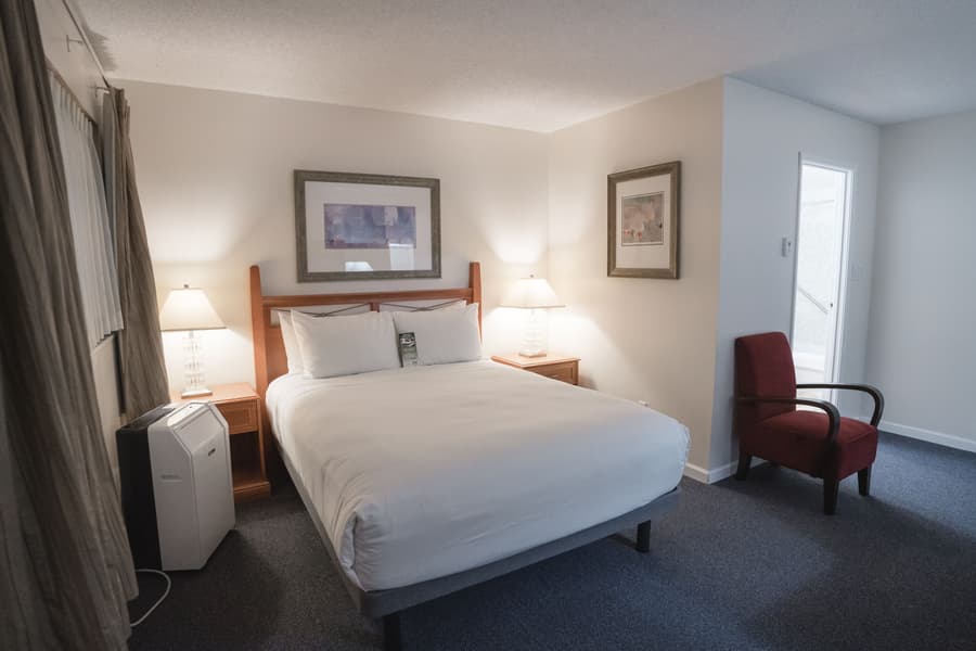 Robin Hood Inn & Suites