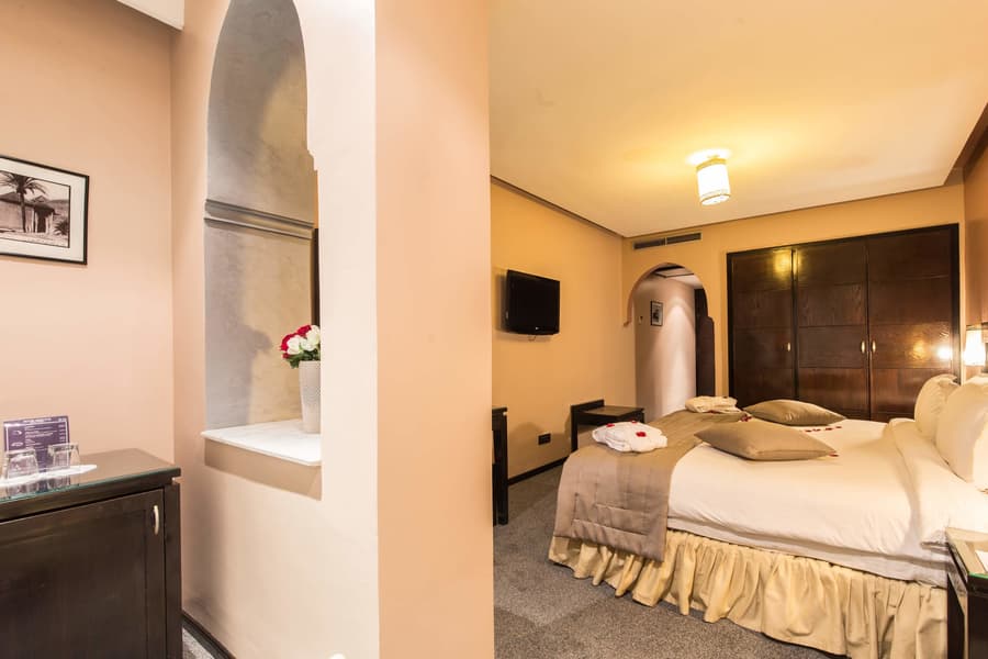 Almas Hotel