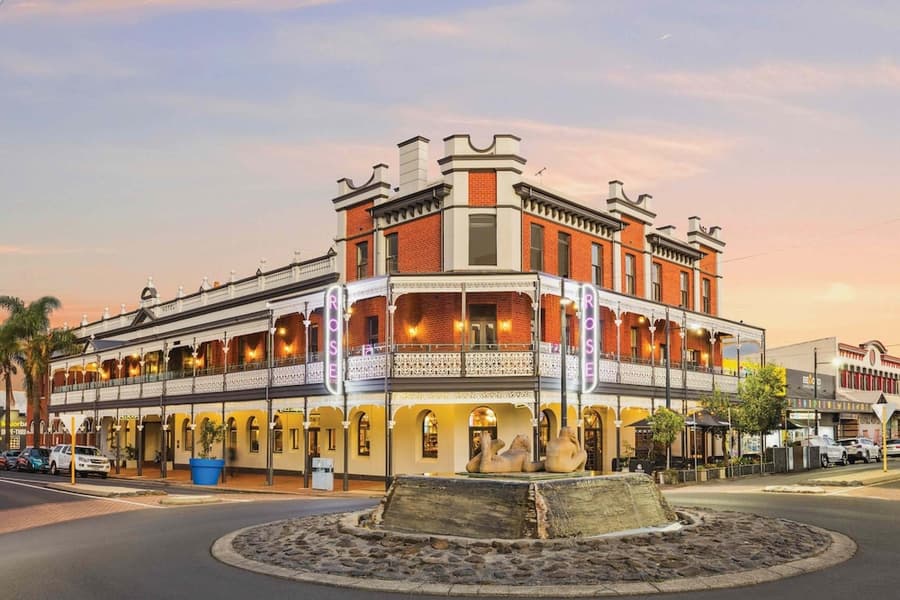 Rose Hotel & Motel