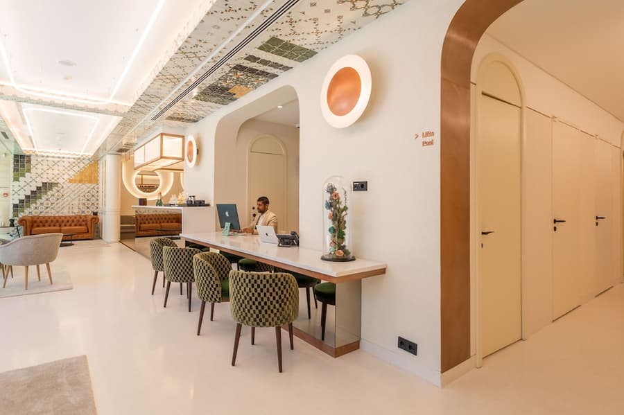 Luster Hotel