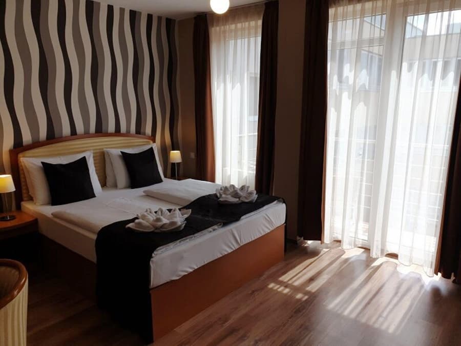 Six Inn Hotel