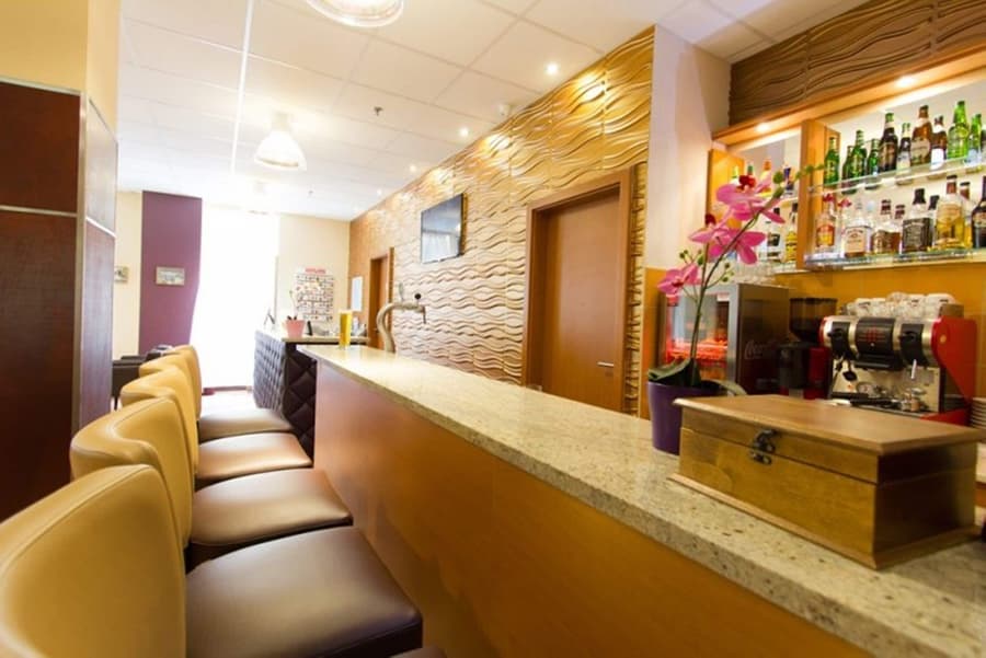 Six Inn Hotel