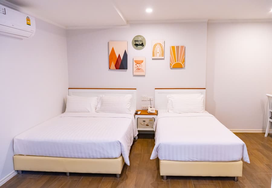 J Place Hotel