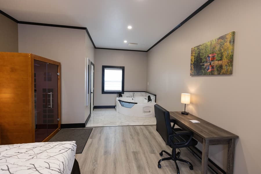 Motel 7 Inn & Suites