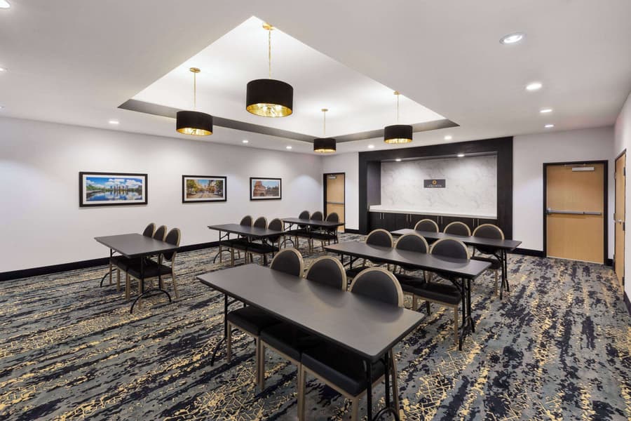La Quinta Inn & Suites by Wyndham Austin Parmer/Tech Ridge