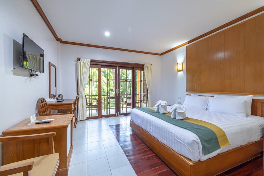 Meet Holiday Hotel