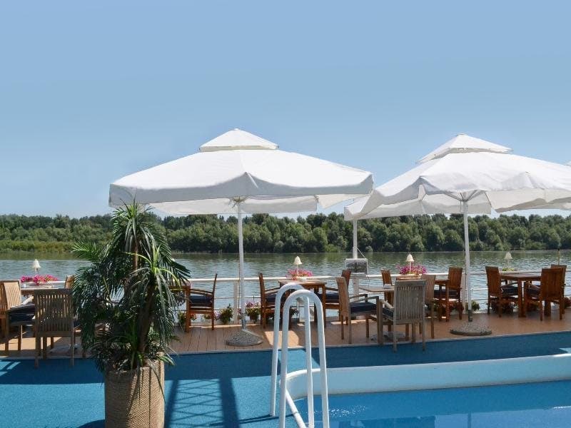 Compass River City Hotel