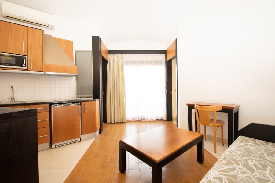 HL Miraflor Suites
