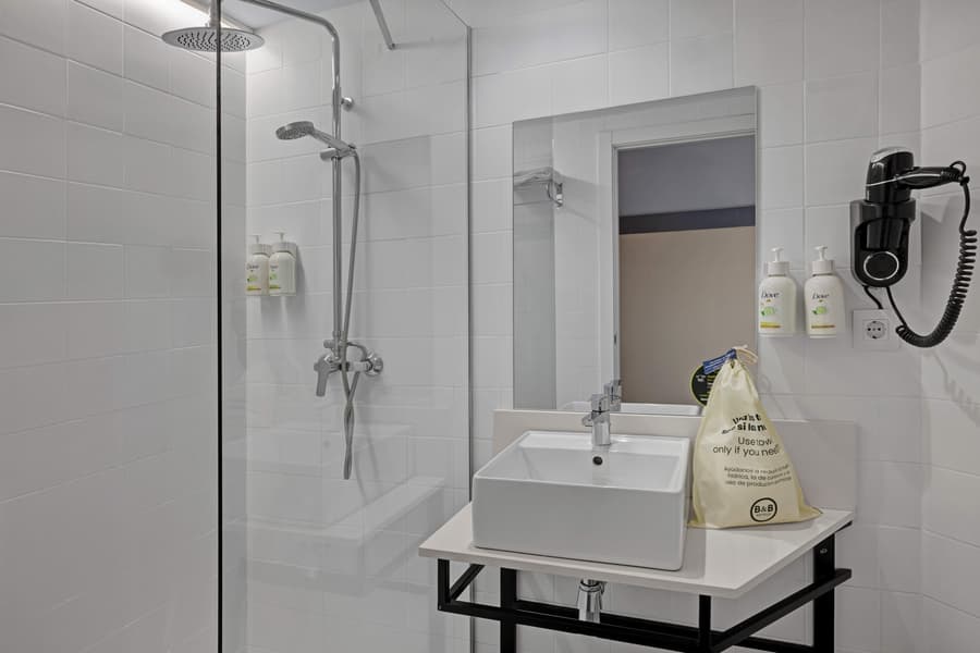 B&B HOTEL Girona 2