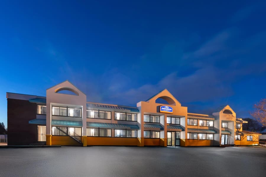 Howard Johnson by Wyndham Malden Boston Area